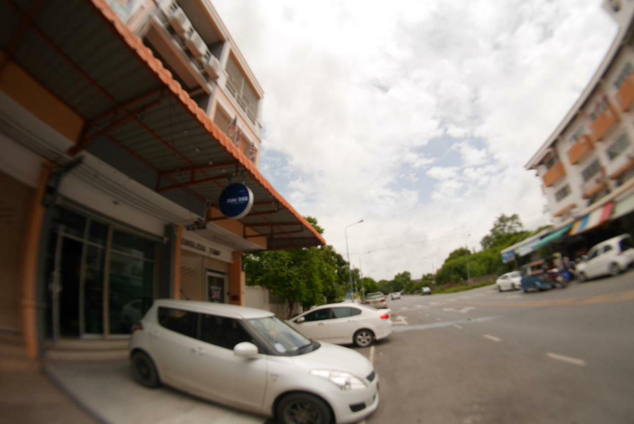 Fun Dee Hostel Ayutthaya エクステリア 写真