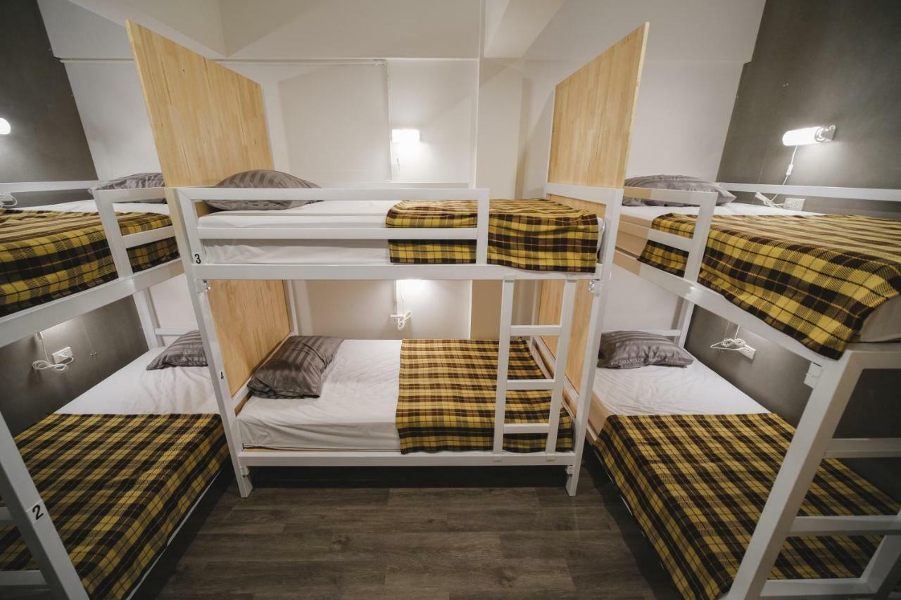 Fun Dee Hostel Ayutthaya エクステリア 写真