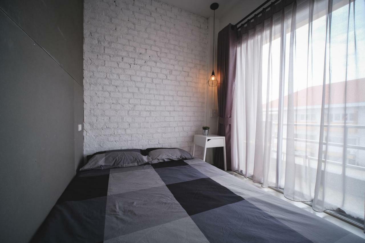 Fun Dee Hostel Ayutthaya エクステリア 写真