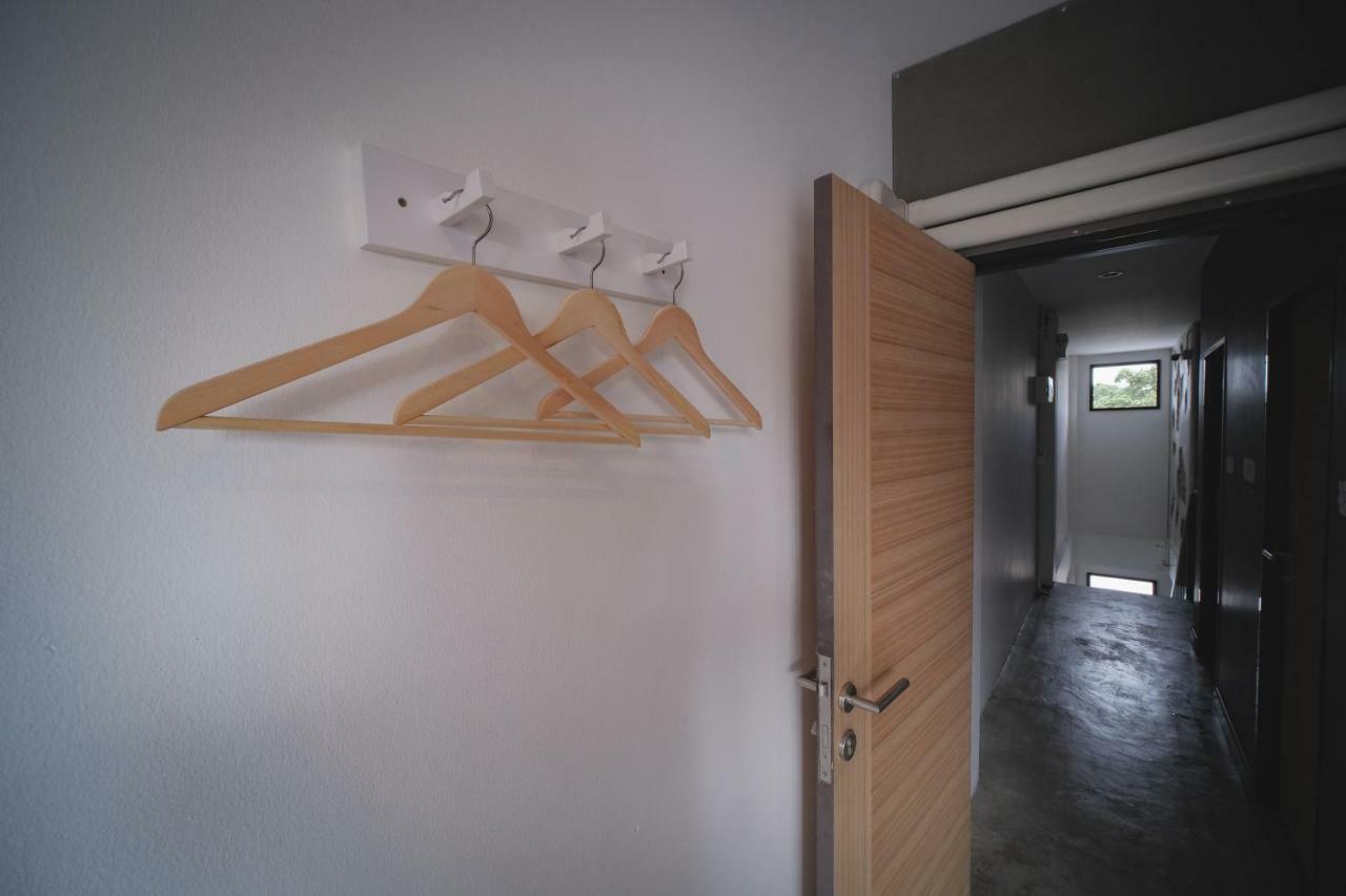Fun Dee Hostel Ayutthaya エクステリア 写真