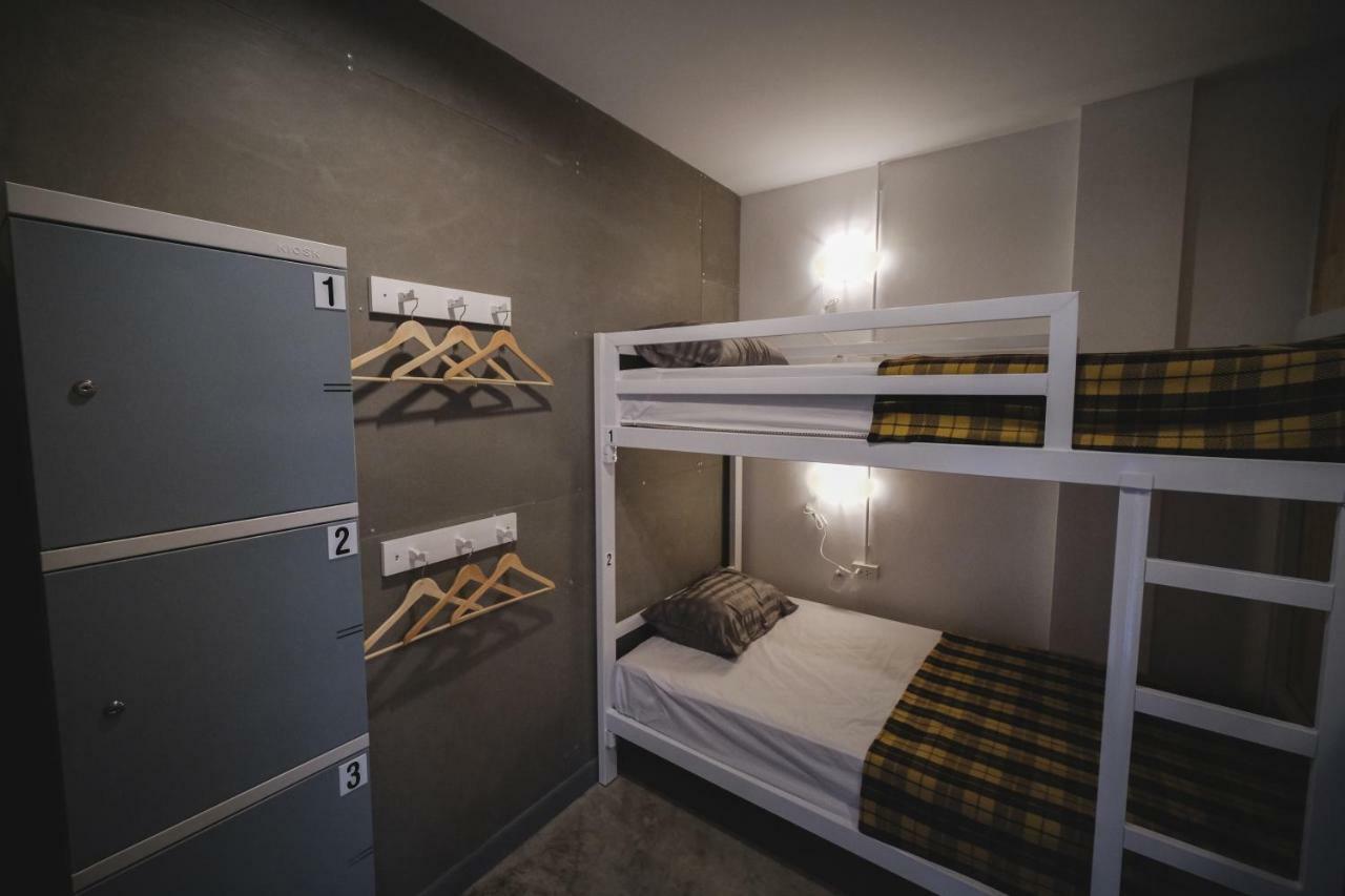 Fun Dee Hostel Ayutthaya エクステリア 写真