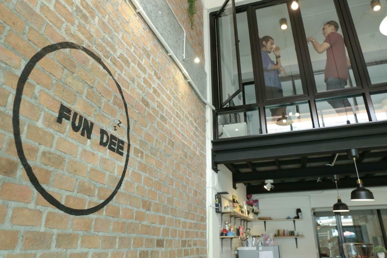 Fun Dee Hostel Ayutthaya エクステリア 写真