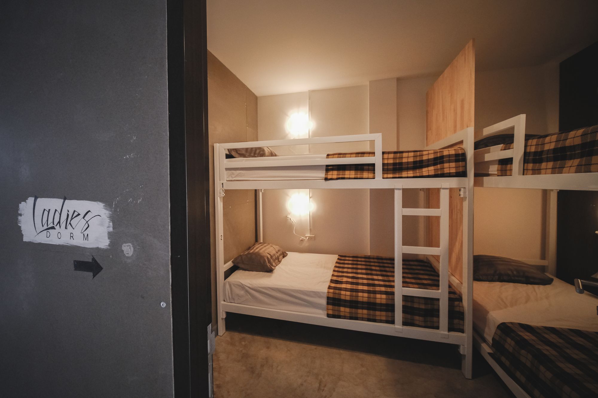 Fun Dee Hostel Ayutthaya エクステリア 写真